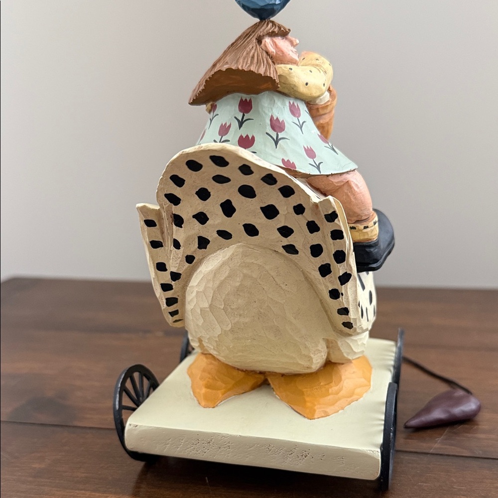 Willieray Studio Vintage Egg Hunt Folk Art Figurine WW7502 - Picture 6 of 11